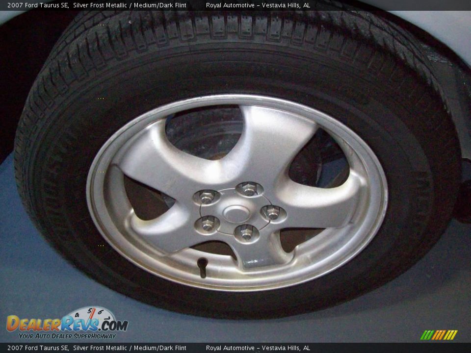 2007 Ford Taurus SE Silver Frost Metallic / Medium/Dark Flint Photo #7