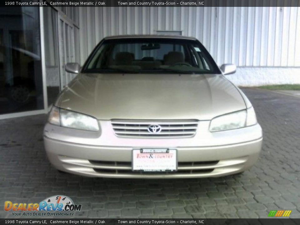 1998 Toyota Camry LE Cashmere Beige Metallic / Oak Photo #2