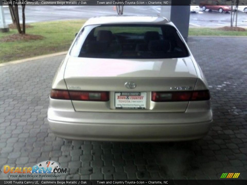 1998 Toyota Camry LE Cashmere Beige Metallic / Oak Photo #4