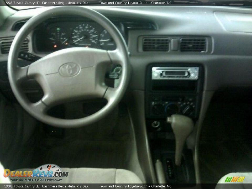1998 Toyota Camry LE Cashmere Beige Metallic / Oak Photo #5