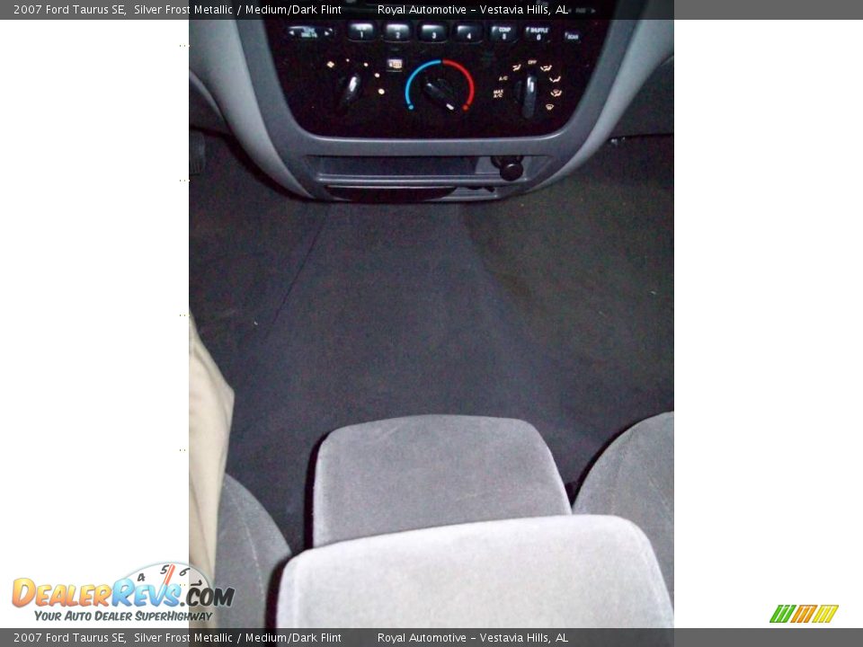 2007 Ford Taurus SE Silver Frost Metallic / Medium/Dark Flint Photo #17