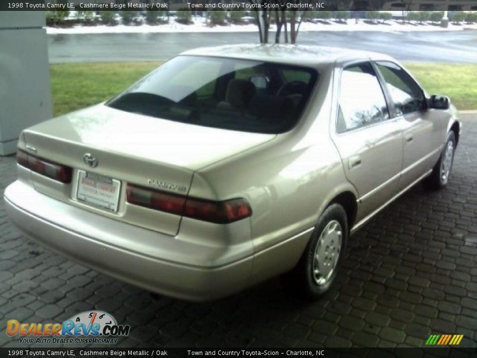 1998 Toyota Camry LE Cashmere Beige Metallic / Oak Photo #15