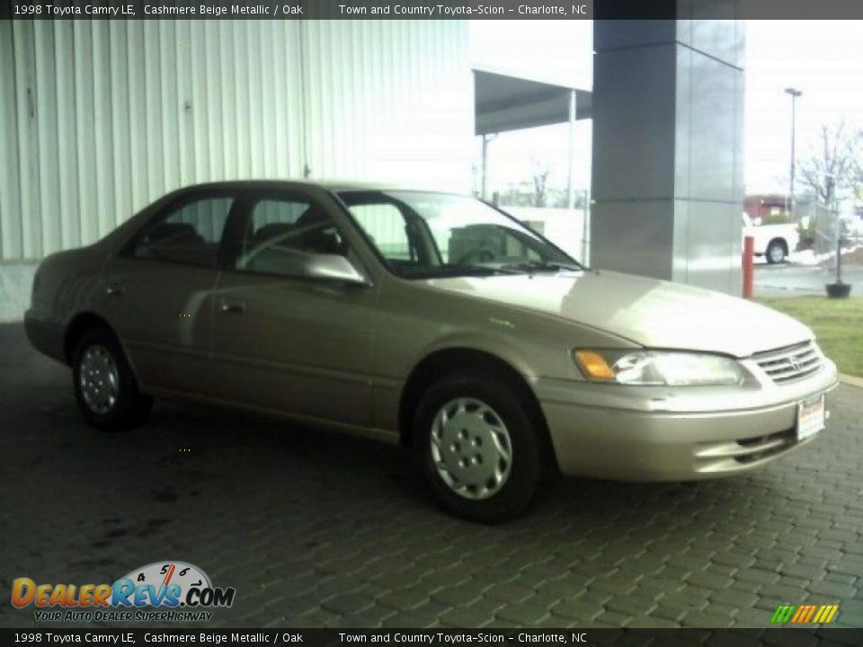 1998 Toyota Camry LE Cashmere Beige Metallic / Oak Photo #16