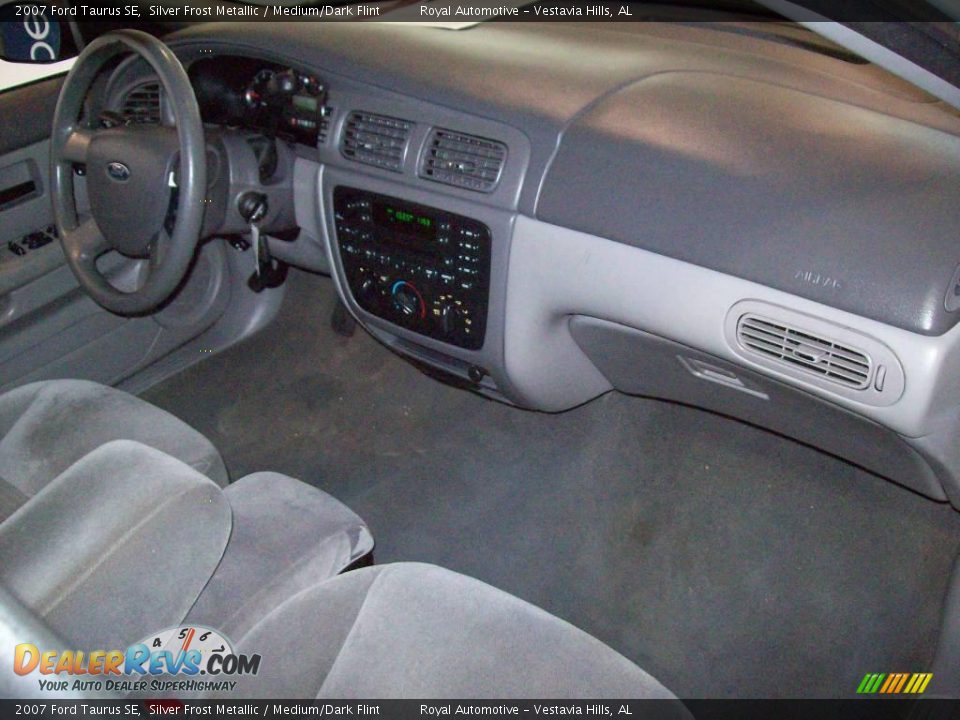 2007 Ford Taurus SE Silver Frost Metallic / Medium/Dark Flint Photo #26