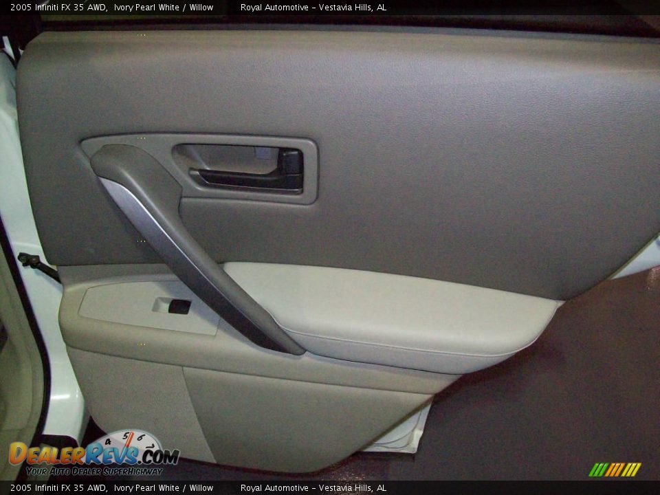 2005 Infiniti FX 35 AWD Ivory Pearl White / Willow Photo #24