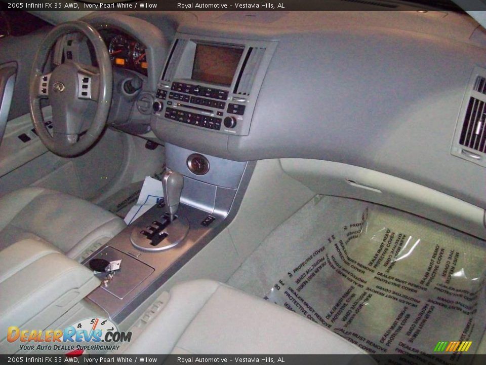 2005 Infiniti FX 35 AWD Ivory Pearl White / Willow Photo #28