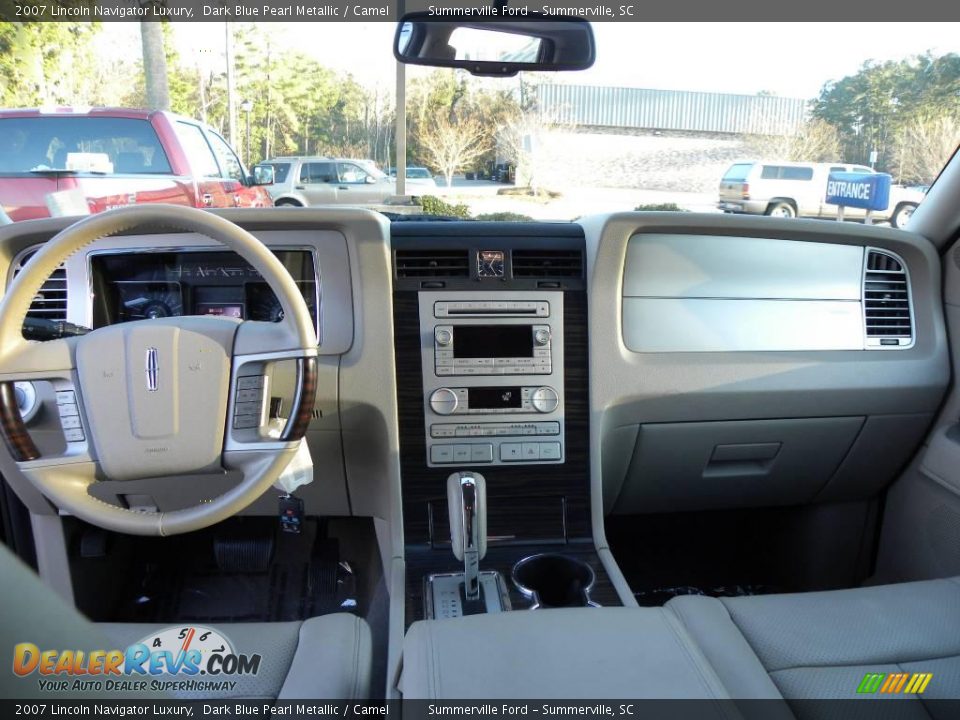 Dashboard of 2007 Lincoln Navigator Luxury Photo #3
