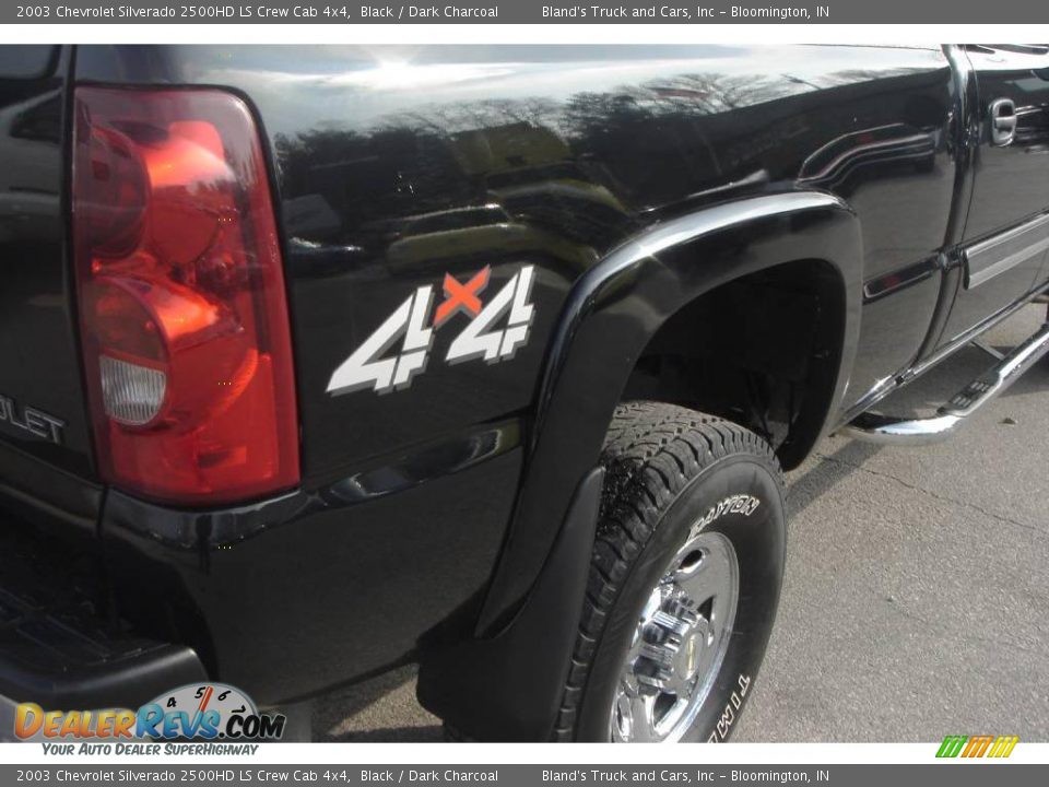 2003 Chevrolet Silverado 2500HD LS Crew Cab 4x4 Black / Dark Charcoal Photo #17