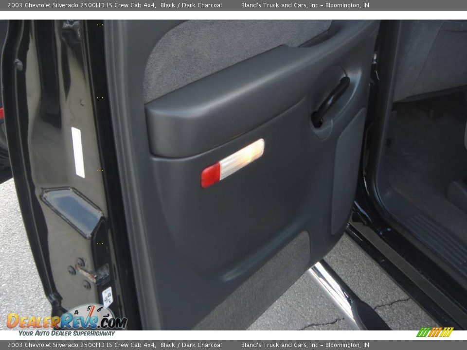 2003 Chevrolet Silverado 2500HD LS Crew Cab 4x4 Black / Dark Charcoal Photo #32