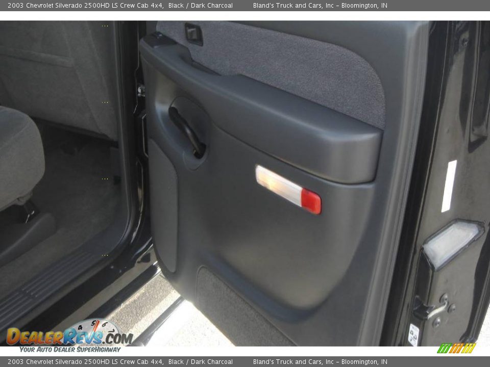 2003 Chevrolet Silverado 2500HD LS Crew Cab 4x4 Black / Dark Charcoal Photo #36