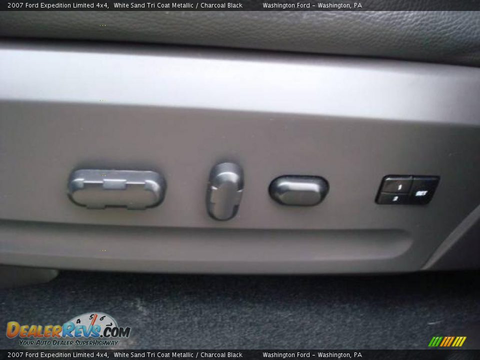 2007 Ford Expedition Limited 4x4 White Sand Tri Coat Metallic / Charcoal Black Photo #16