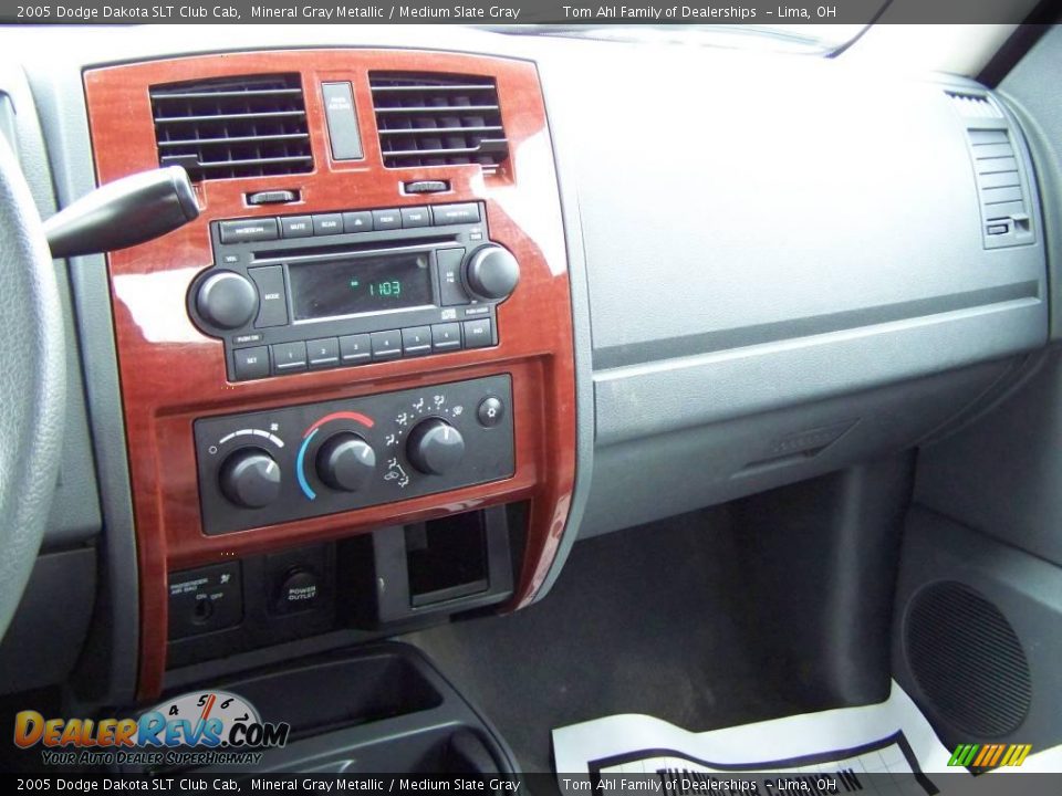 2005 Dodge Dakota SLT Club Cab Mineral Gray Metallic / Medium Slate Gray Photo #17