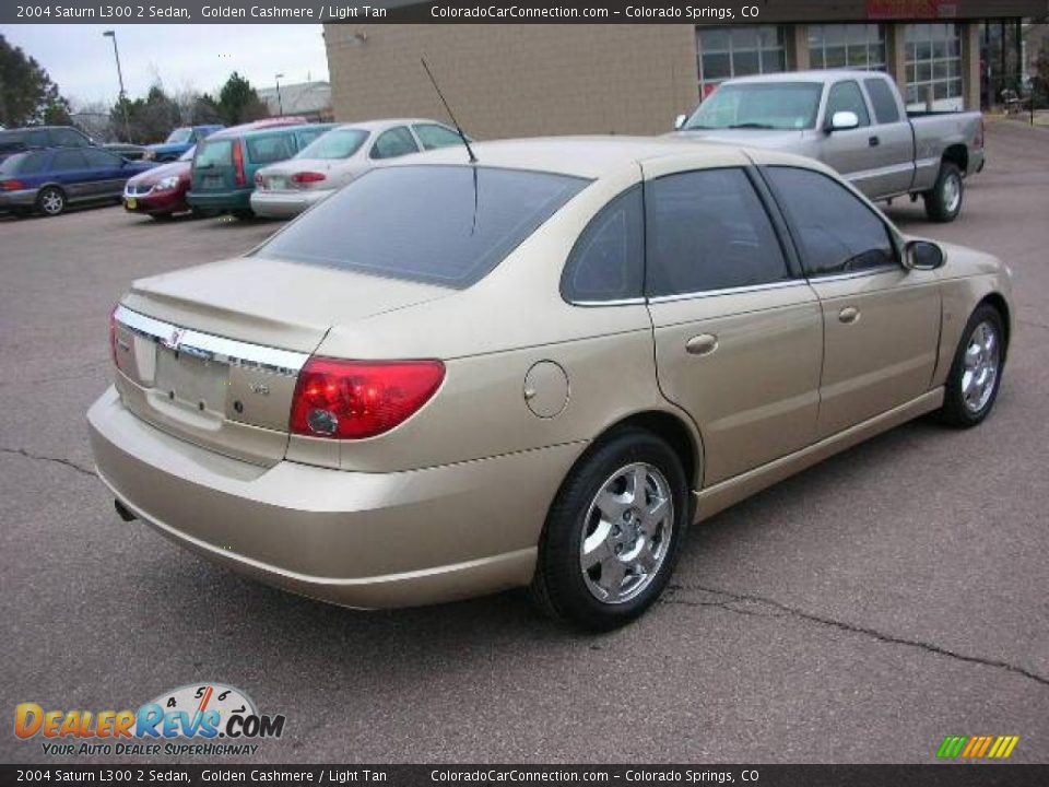 2004 Saturn L300 2 Sedan Golden Cashmere / Light Tan Photo #5
