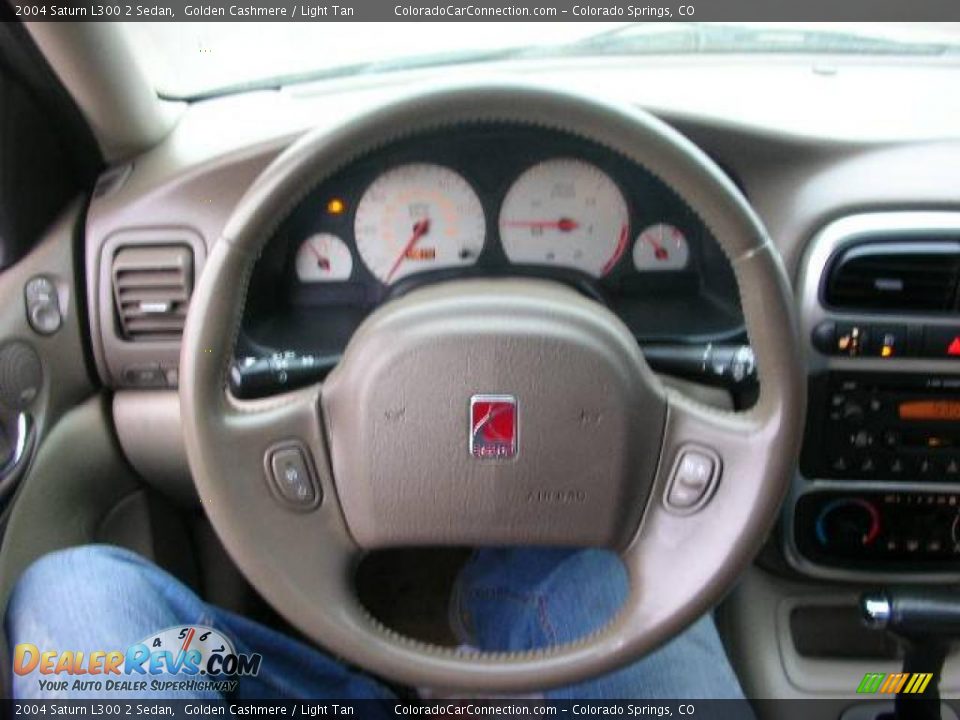 2004 Saturn L300 2 Sedan Golden Cashmere / Light Tan Photo #13