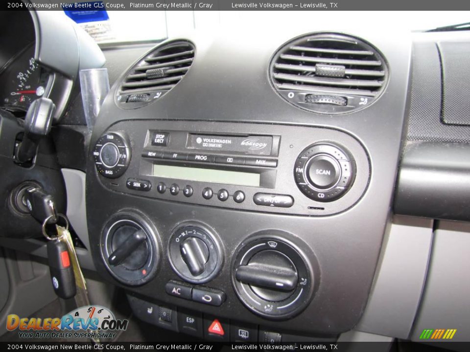 2004 Volkswagen New Beetle GLS Coupe Platinum Grey Metallic / Gray Photo #16
