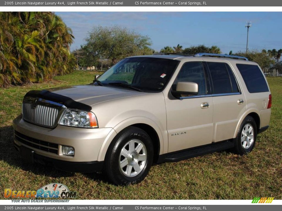 2005 Lincoln Navigator Luxury 4x4 Light French Silk Metallic / Camel Photo #1
