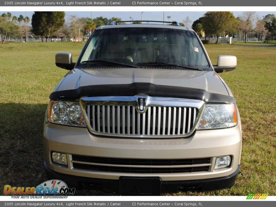 2005 Lincoln Navigator Luxury 4x4 Light French Silk Metallic / Camel Photo #5