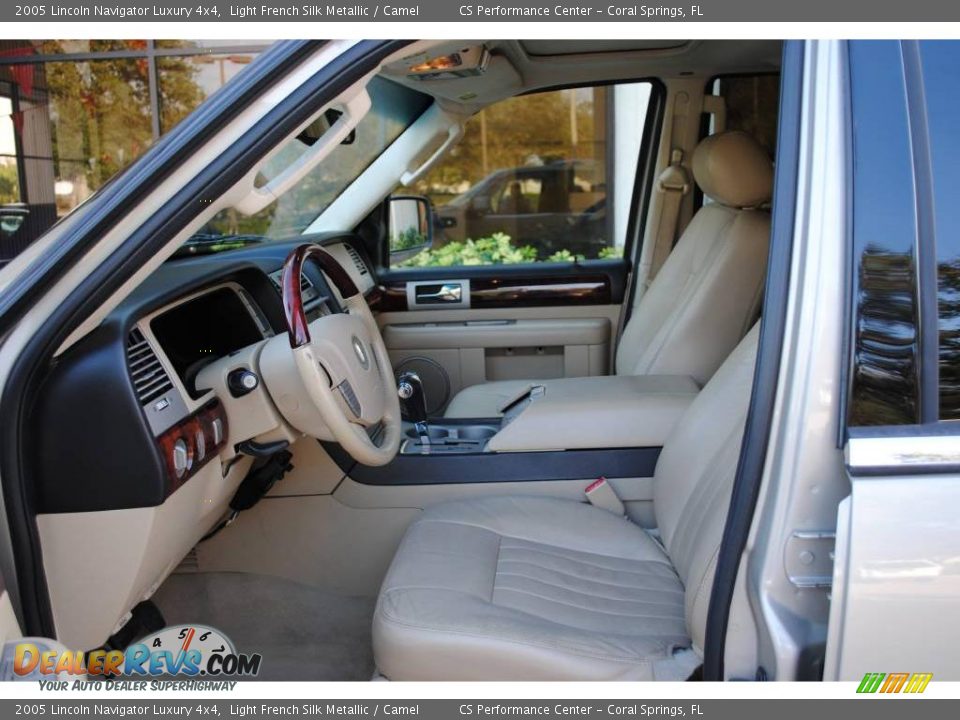 2005 Lincoln Navigator Luxury 4x4 Light French Silk Metallic / Camel Photo #15