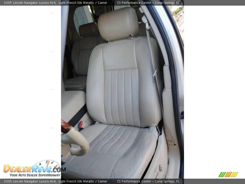 2005 Lincoln Navigator Luxury 4x4 Light French Silk Metallic / Camel Photo #16
