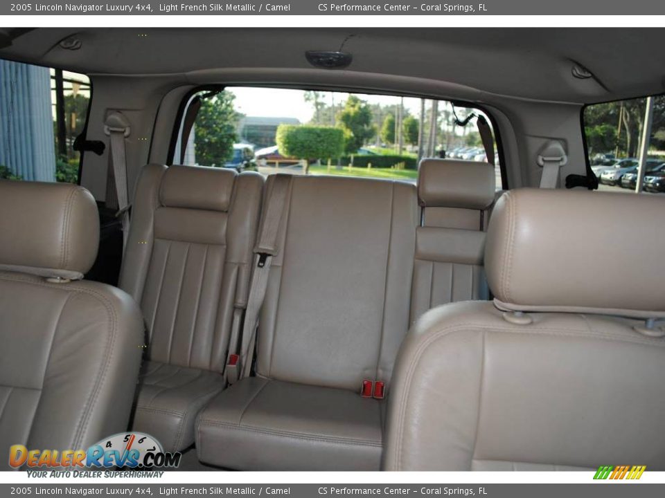 2005 Lincoln Navigator Luxury 4x4 Light French Silk Metallic / Camel Photo #21