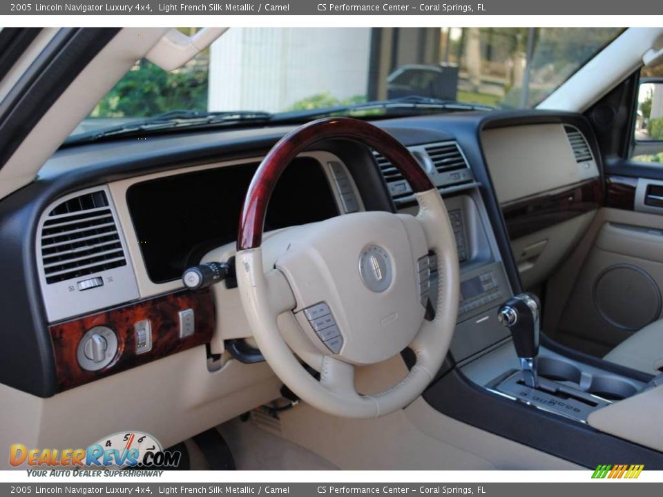 2005 Lincoln Navigator Luxury 4x4 Light French Silk Metallic / Camel Photo #23