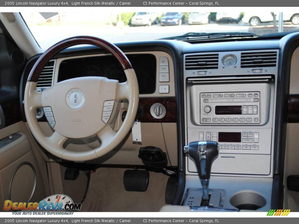 2005 Lincoln Navigator Luxury 4x4 Light French Silk Metallic / Camel Photo #24