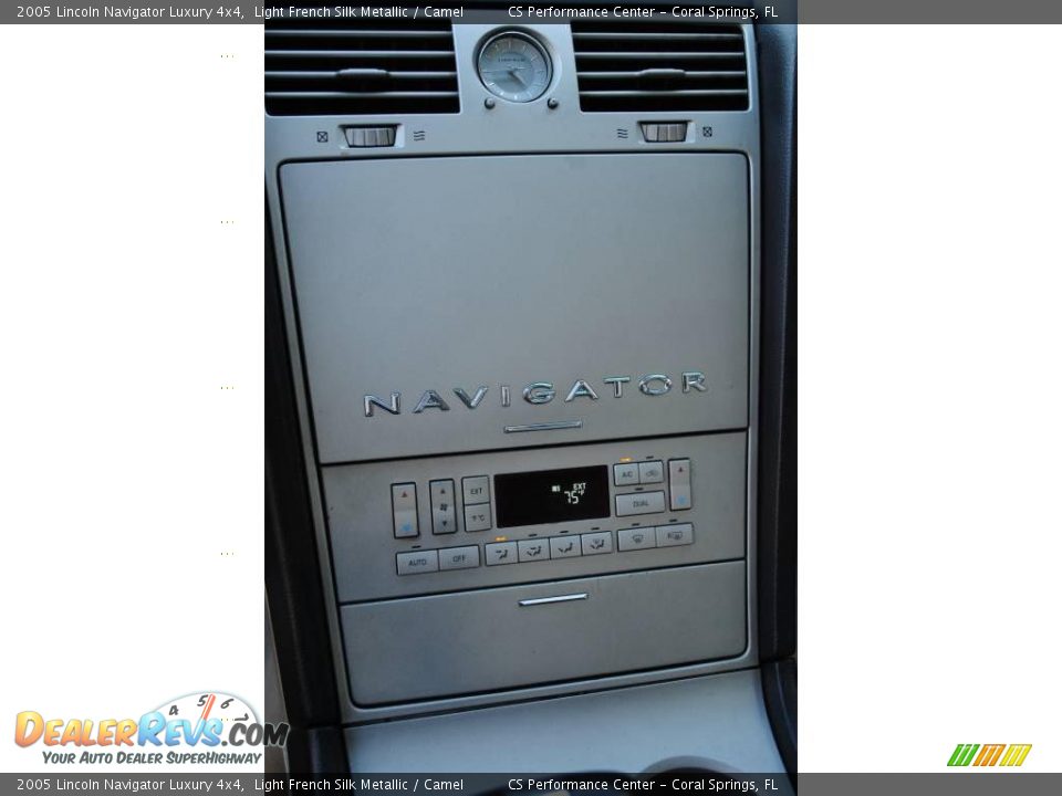 2005 Lincoln Navigator Luxury 4x4 Light French Silk Metallic / Camel Photo #26