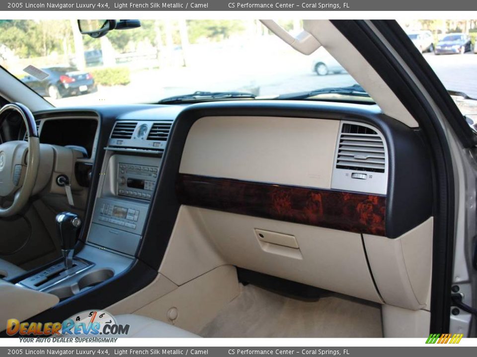 2005 Lincoln Navigator Luxury 4x4 Light French Silk Metallic / Camel Photo #27
