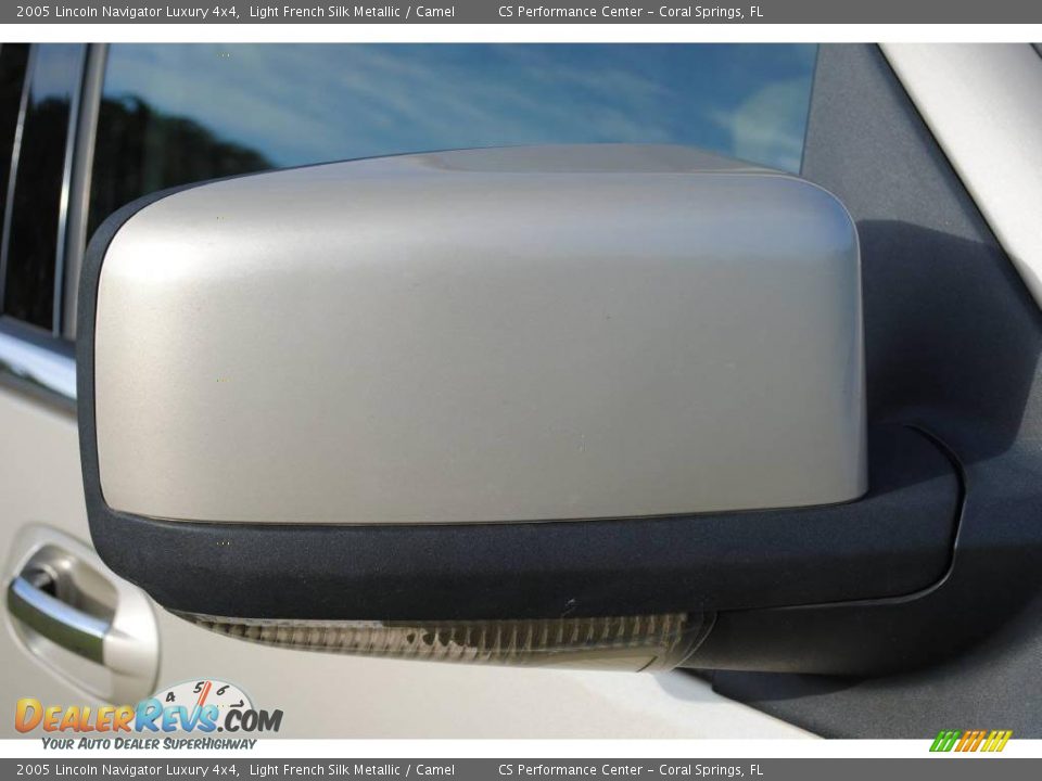 2005 Lincoln Navigator Luxury 4x4 Light French Silk Metallic / Camel Photo #31