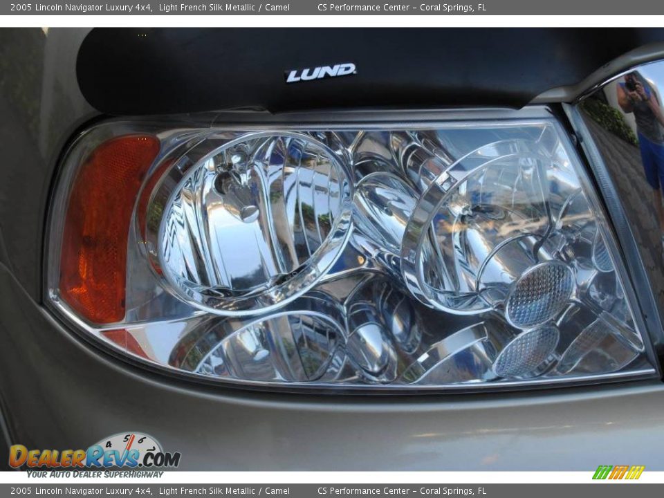 2005 Lincoln Navigator Luxury 4x4 Light French Silk Metallic / Camel Photo #34