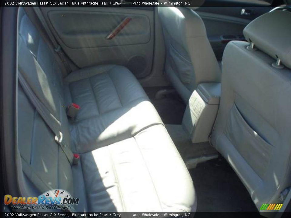 2002 Volkswagen Passat GLX Sedan Blue Anthracite Pearl / Grey Photo #7