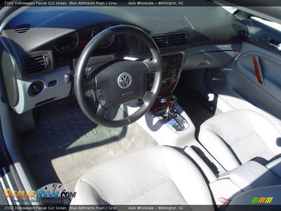 2002 Volkswagen Passat GLX Sedan Blue Anthracite Pearl / Grey Photo #9