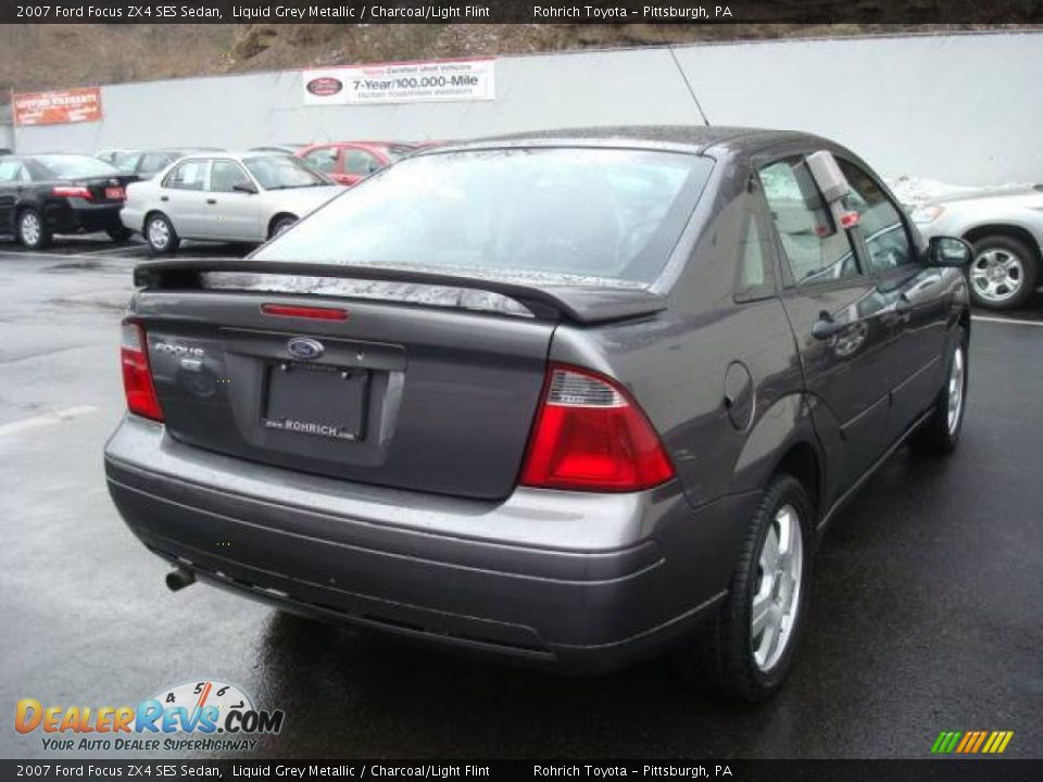 2007 Ford Focus ZX4 SES Sedan Liquid Grey Metallic / Charcoal/Light Flint Photo #4
