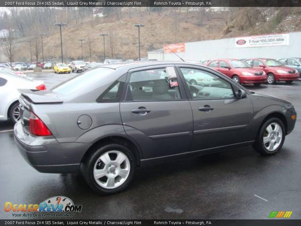 2007 Ford Focus ZX4 SES Sedan Liquid Grey Metallic / Charcoal/Light Flint Photo #5