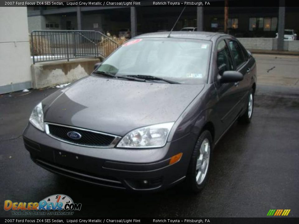 2007 Ford Focus ZX4 SES Sedan Liquid Grey Metallic / Charcoal/Light Flint Photo #8