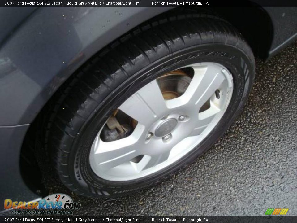 2007 Ford Focus ZX4 SES Sedan Liquid Grey Metallic / Charcoal/Light Flint Photo #9