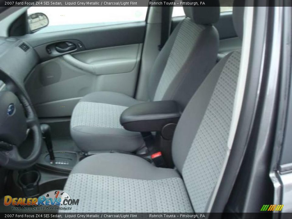 2007 Ford Focus ZX4 SES Sedan Liquid Grey Metallic / Charcoal/Light Flint Photo #10
