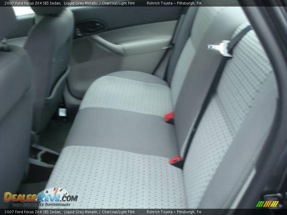 2007 Ford Focus ZX4 SES Sedan Liquid Grey Metallic / Charcoal/Light Flint Photo #11
