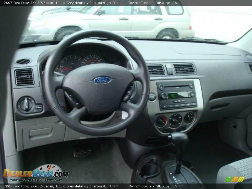 2007 Ford Focus ZX4 SES Sedan Liquid Grey Metallic / Charcoal/Light Flint Photo #12