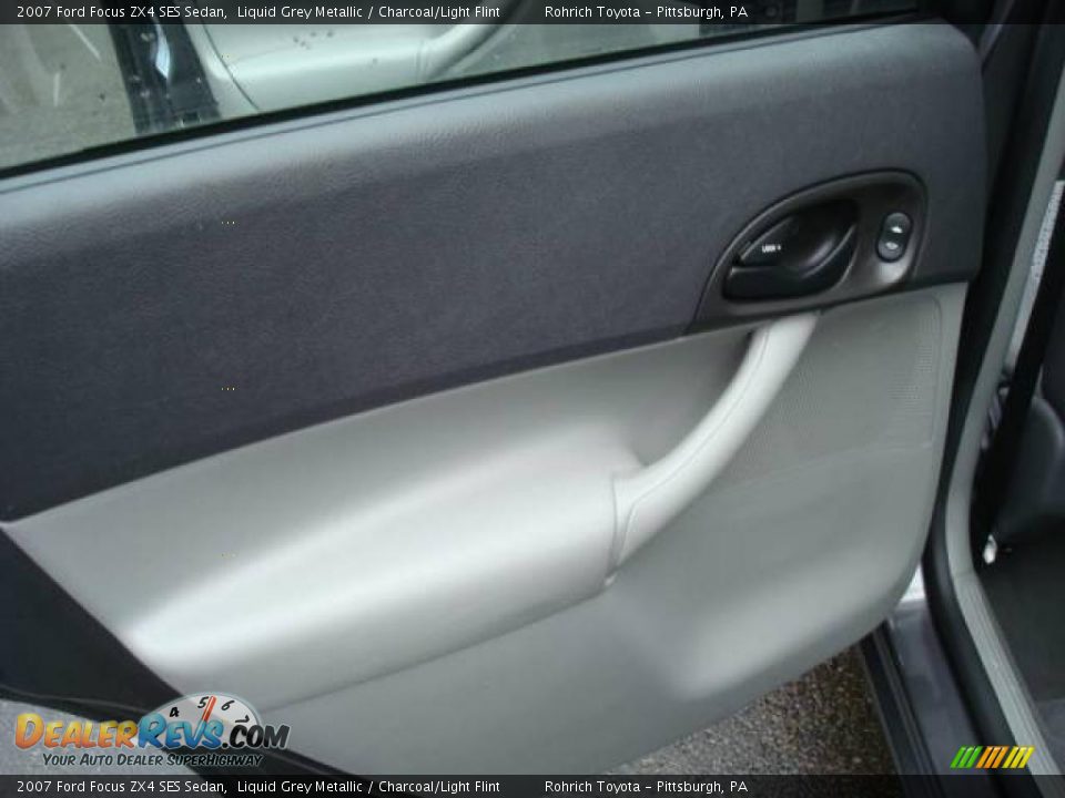 2007 Ford Focus ZX4 SES Sedan Liquid Grey Metallic / Charcoal/Light Flint Photo #13
