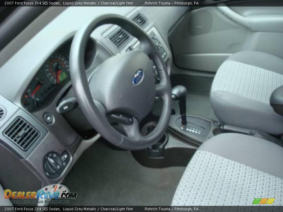 2007 Ford Focus ZX4 SES Sedan Liquid Grey Metallic / Charcoal/Light Flint Photo #15