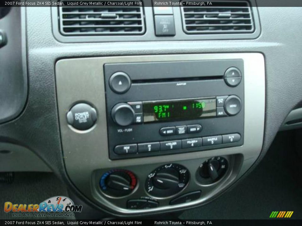2007 Ford Focus ZX4 SES Sedan Liquid Grey Metallic / Charcoal/Light Flint Photo #18