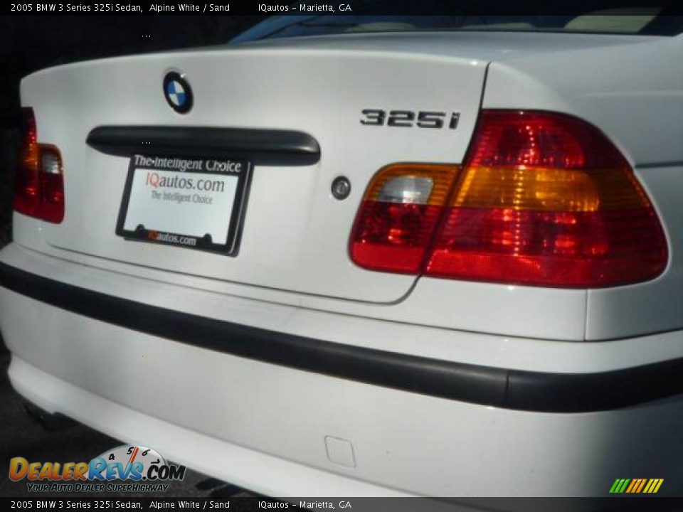 2005 BMW 3 Series 325i Sedan Alpine White / Sand Photo #13