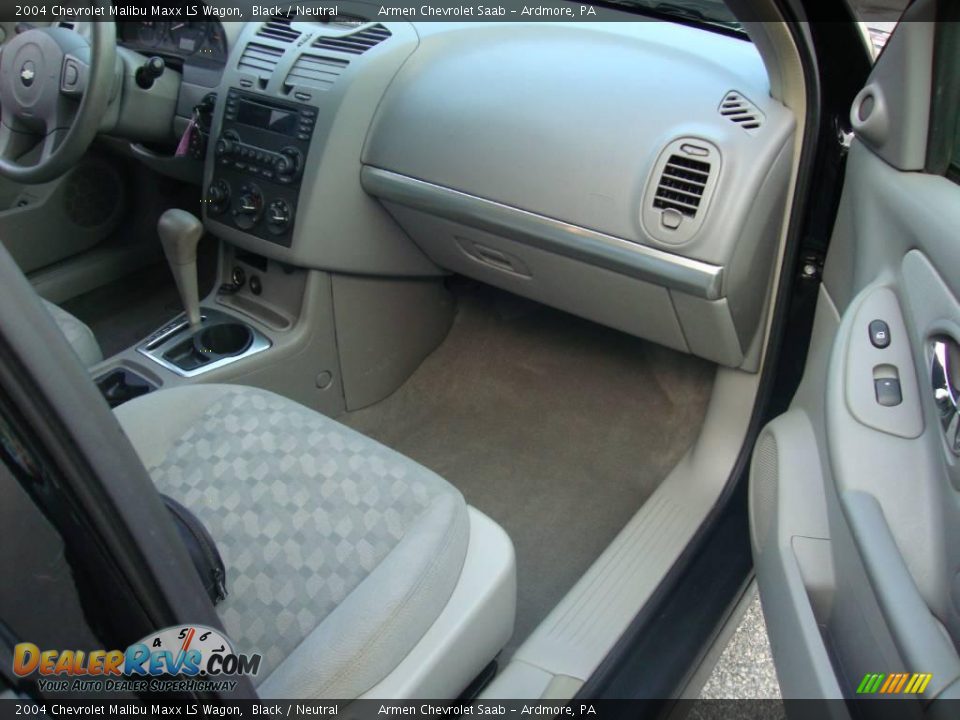2004 Chevrolet Malibu Maxx LS Wagon Black / Neutral Photo #17