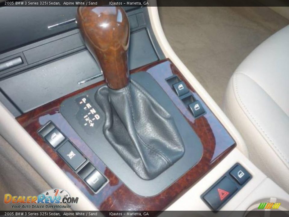 2005 BMW 3 Series 325i Sedan Alpine White / Sand Photo #32
