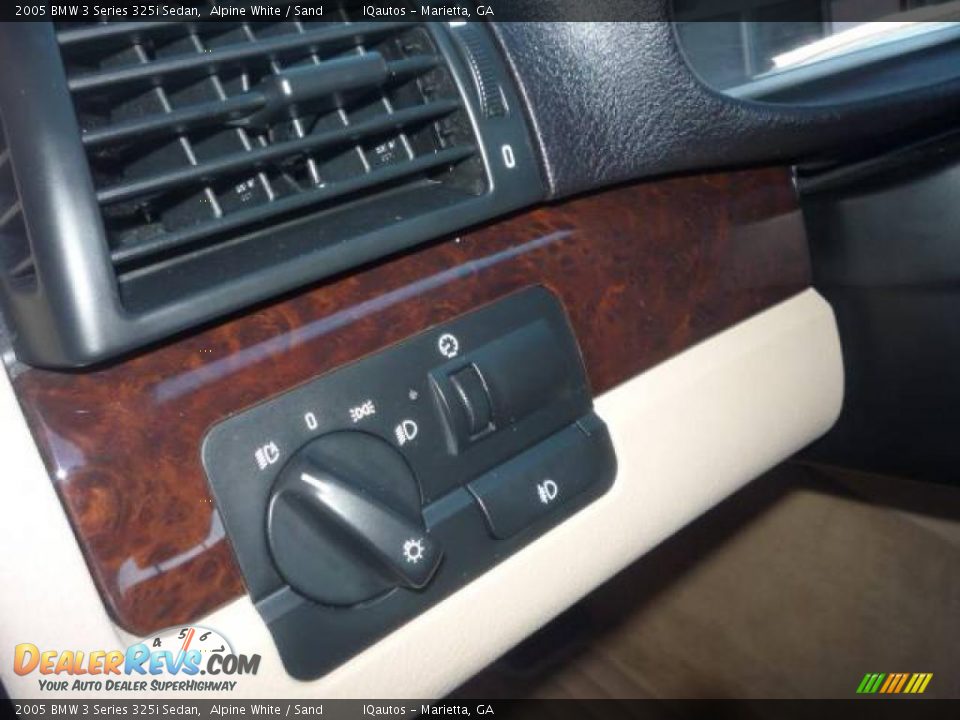 2005 BMW 3 Series 325i Sedan Alpine White / Sand Photo #33
