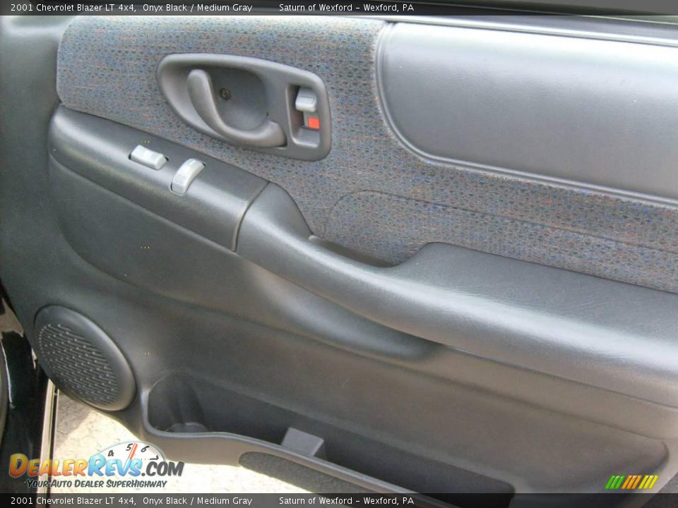 2001 Chevrolet Blazer LT 4x4 Onyx Black / Medium Gray Photo #18