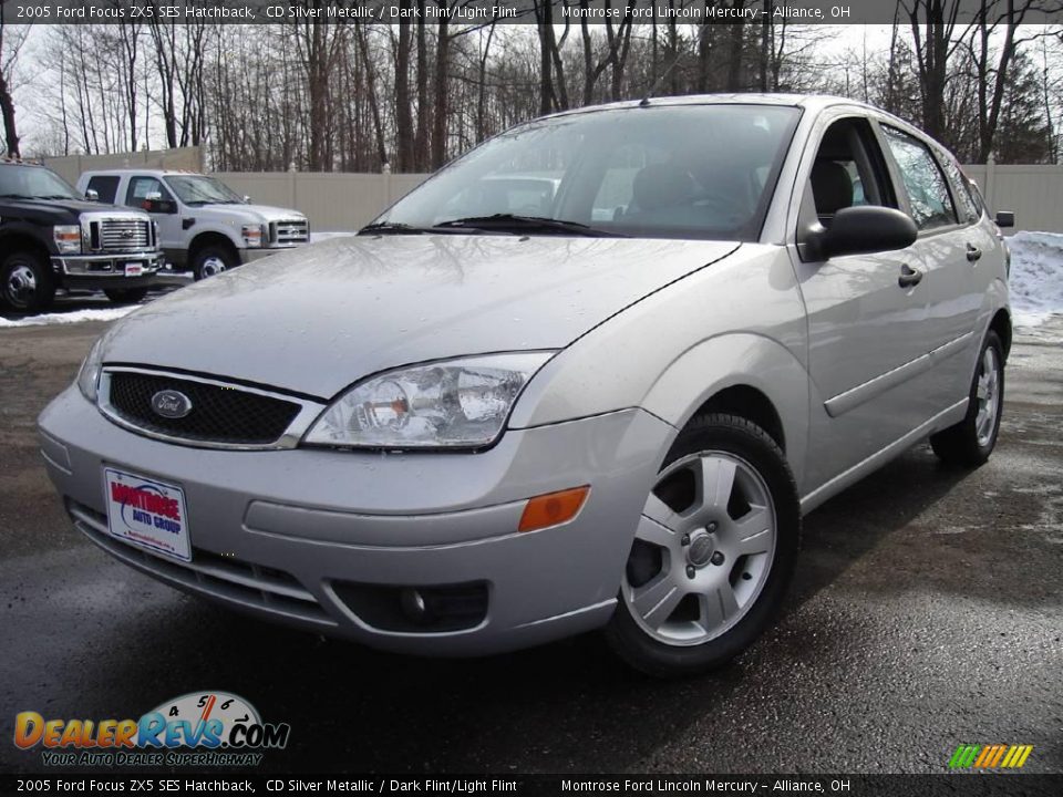 2005 Ford Focus ZX5 SES Hatchback CD Silver Metallic / Dark Flint/Light Flint Photo #1
