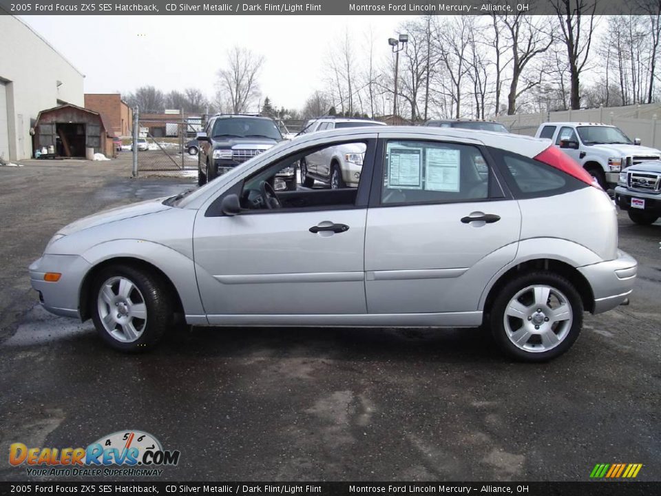 2005 Ford Focus ZX5 SES Hatchback CD Silver Metallic / Dark Flint/Light Flint Photo #2