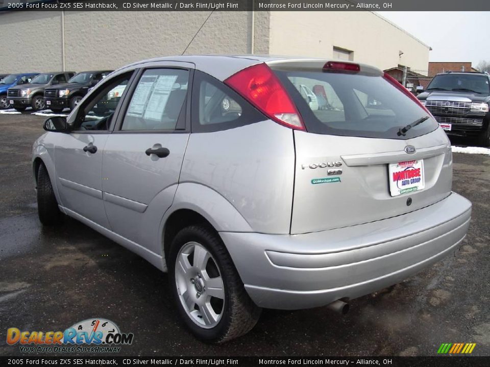 2005 Ford Focus ZX5 SES Hatchback CD Silver Metallic / Dark Flint/Light Flint Photo #3